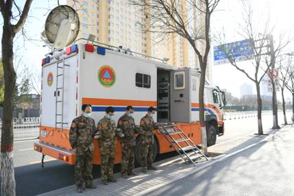 山西省人防辦信息保障中心值守人員肅立默哀，向英雄致敬、愿逝者安息